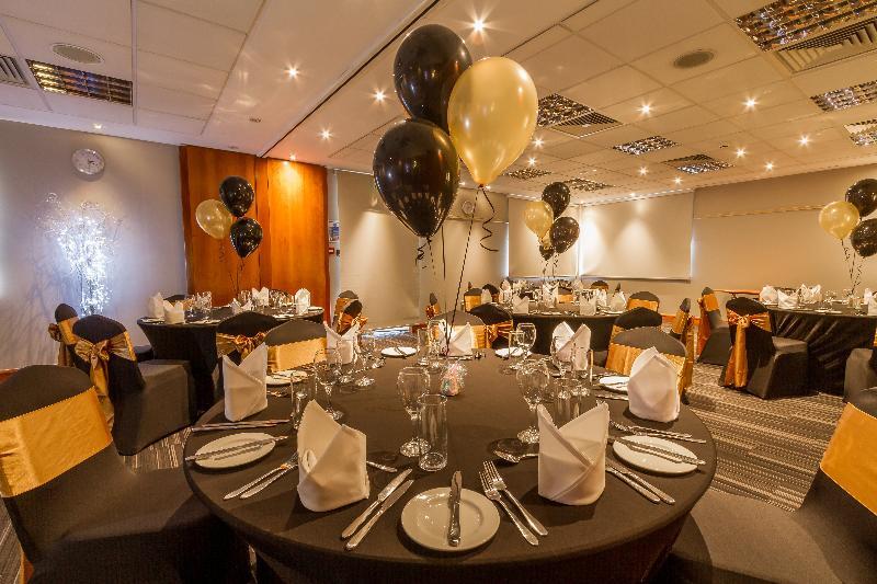 Holiday Inn Reading South M4 Jct 11 By Ihg Εξωτερικό φωτογραφία